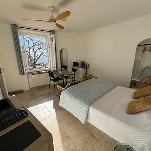 Liege, Vue Au Village De Les Mimosas Bormes-les-Mimosas